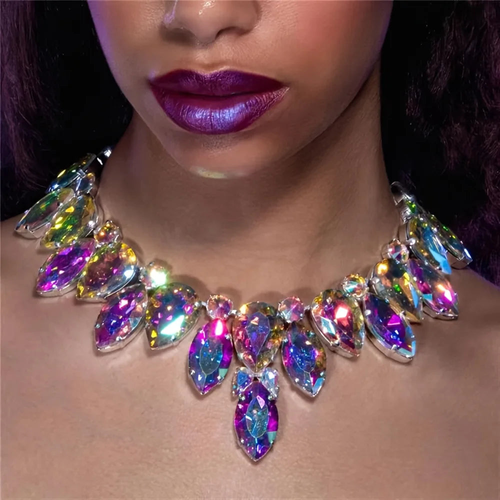 Elegant Rhinestone Pendant Necklace