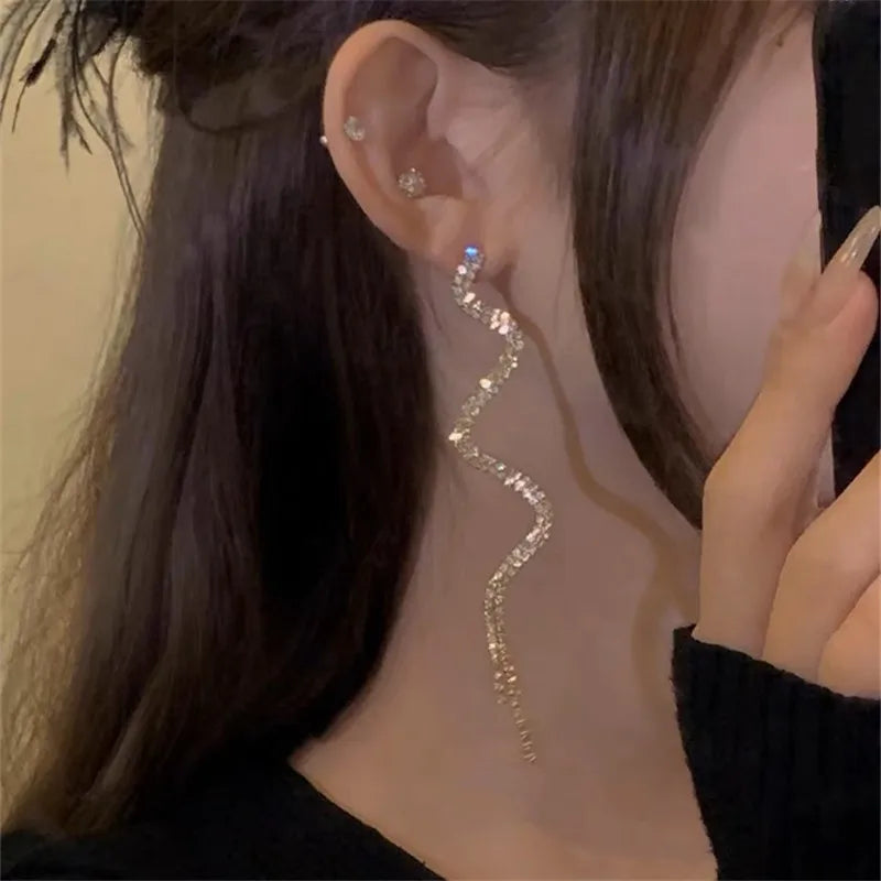 New Fashion Trend Unique Design Elegant Delicate Snake Shape Zircon Tassel Stud Earrings Women Jewelry Party Gifts Wholesale