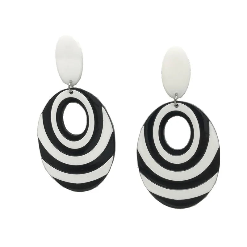 Hot Bohemian Acrylic Earrings Black And White Contrast Oval Long Earring Korean Version Exaggerated Holiday Beach Ear Rings Gift