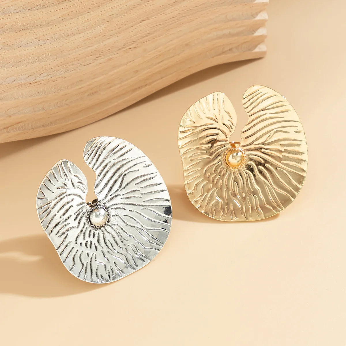 Exaggerated Metal Big Lotus Leaf Midi FInger Rings