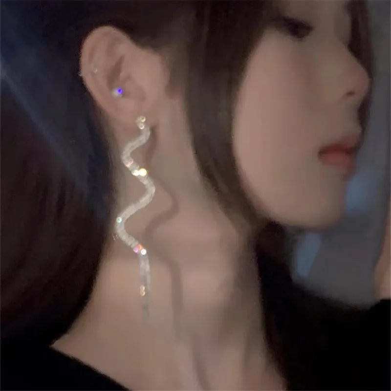 New Fashion Trend Unique Design Elegant Delicate Snake Shape Zircon Tassel Stud Earrings Women Jewelry Party Gifts Wholesale
