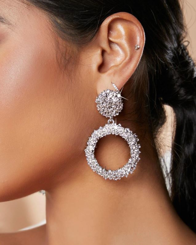 Round Charm Drop Status Status Earrings