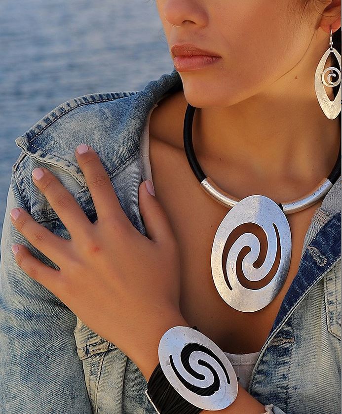 Silvertone Oval Status Necklace Set