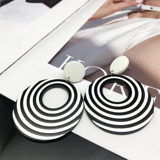 Hot Bohemian Acrylic Earrings Black And White Contrast Oval Long Earring Korean Version Exaggerated Holiday Beach Ear Rings Gift
