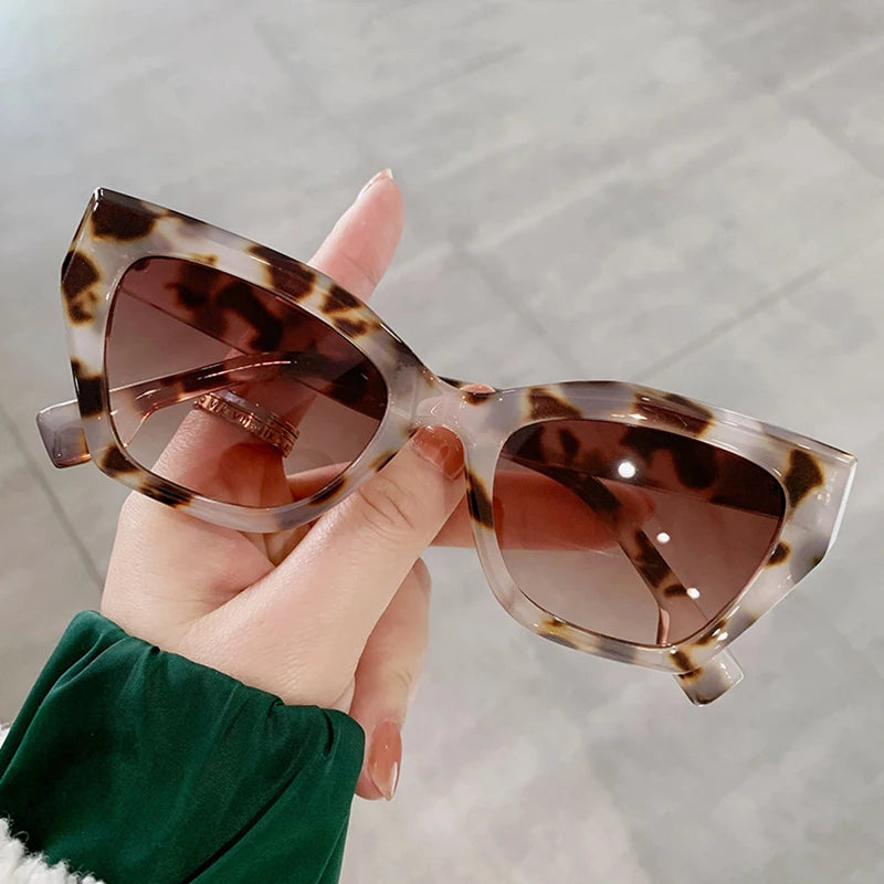 Luxury Brand Designer Cat Eye Sunglasses Women For Men Vintage Fashion Sun Glasses Trending Punk Classic Stripe Sexy Lady Shades