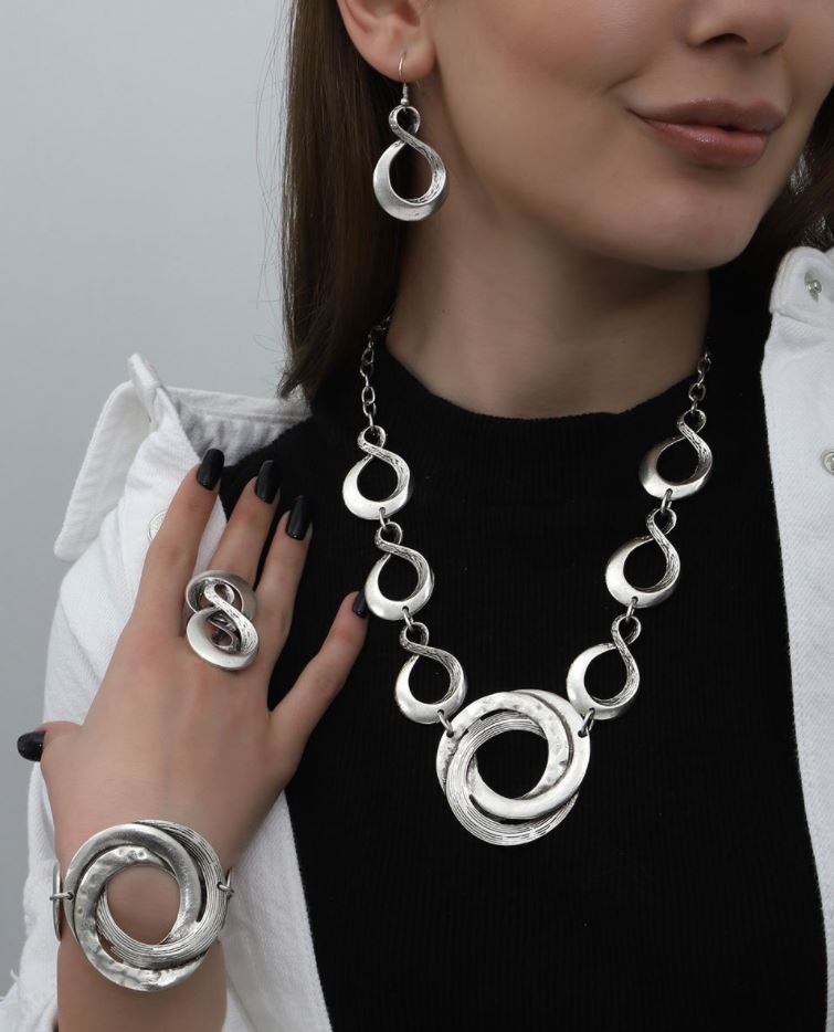 Silver-Plated Circle Status Necklace Set
